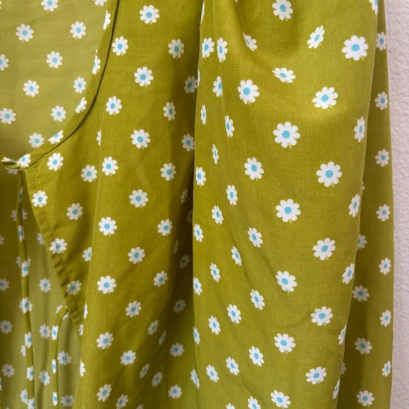 Levi’s green and white blouse - Picture 2 of 5